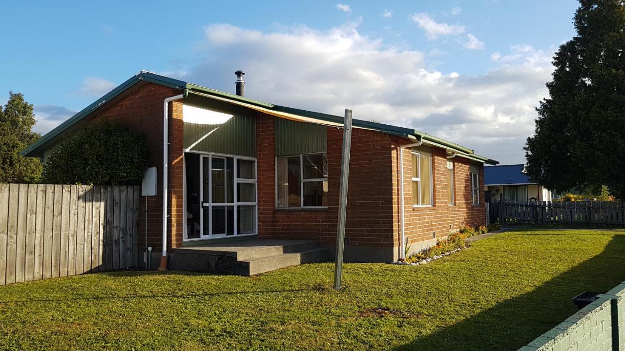 Little Red Riding Hood Villa Reefton Exterior foto