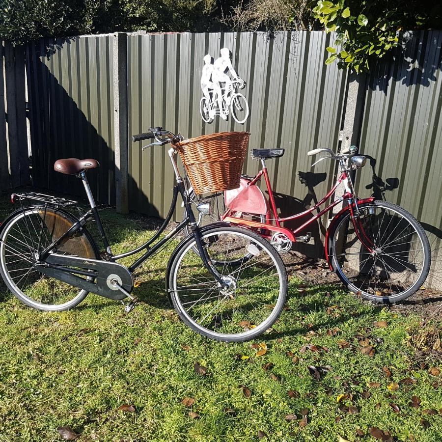 Little Red Riding Hood Villa Reefton Exterior foto